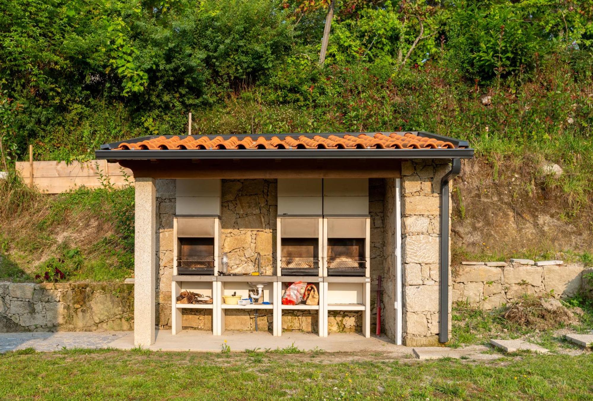 Casas De Bouro 2 Casa Dos Jarros Villa แตร์ฮัส เจ บอว์โร ภายนอก รูปภาพ